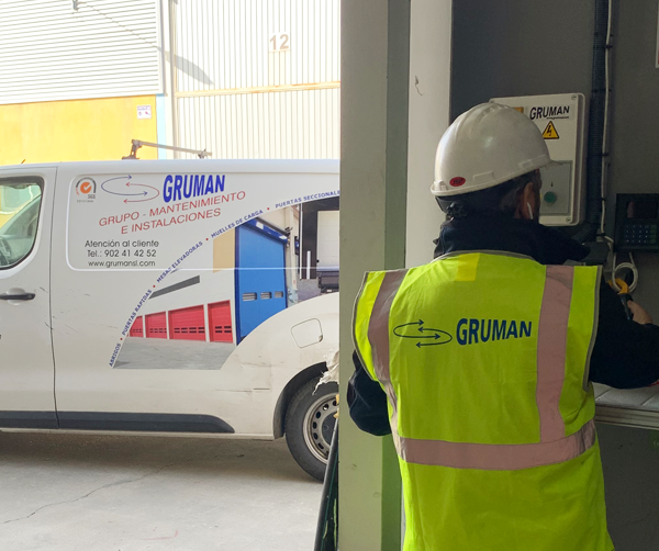Mantenimiento de puertas industriales
